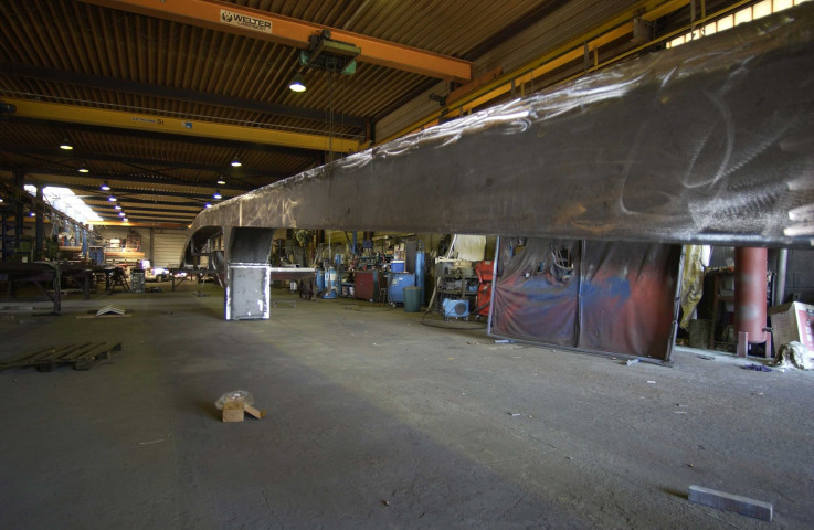 Dison. Usine Bemetal. Montage à blanc de la future passerelle du RAVeL de Herve.