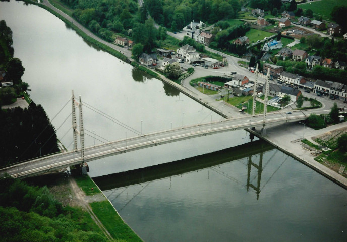 Hastière. Heer. Vues aériennes du pont.