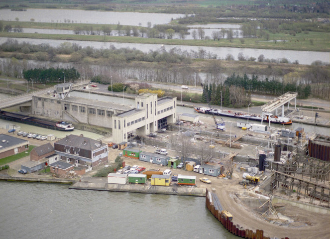 Lanaye. Travaux d'aménagement dans les petites écluses.