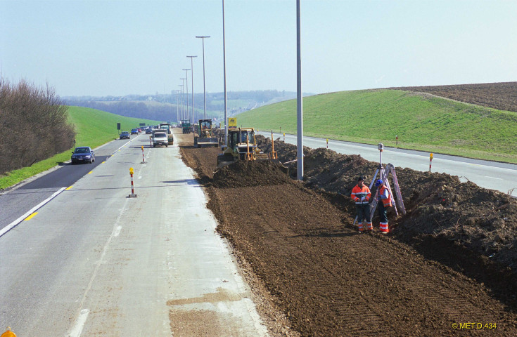 Grace-Hollogne. Horion-Hozémont. Mise à trois voies de l'autoroute de Wallonie.