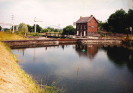 Le Roeulx. Ville-sur-Haine. Vieille écluse désaffectée sur le canal (300 tonnes).