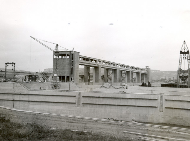 Construction du barrage éclusé d'Ampsin-Neuville