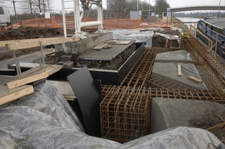 Saint-Ghislain. Tertre. Canal Nimy-Blaton. Chantier sur le site KEMIRA.