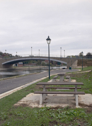 Lobbes. Pont sur la Sambre.