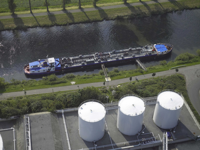 Pecq. Vues aériennes de l'Escaut.