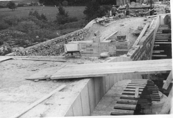 Construction du pont sur l'Ourthe