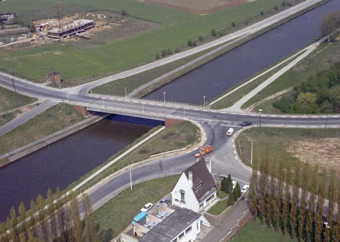 Halle. Canal Bruxelles-Charleroi.