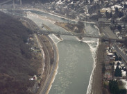 Anseremme à Anhée. Glaçons sur la Meuse.