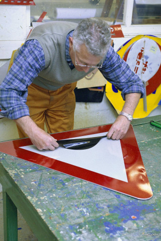 Spy. Service entretien. Réfection de panneaux de signalisation.