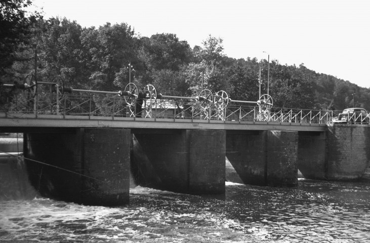 Landelies. Pont sur le déversoir de la Sambre.