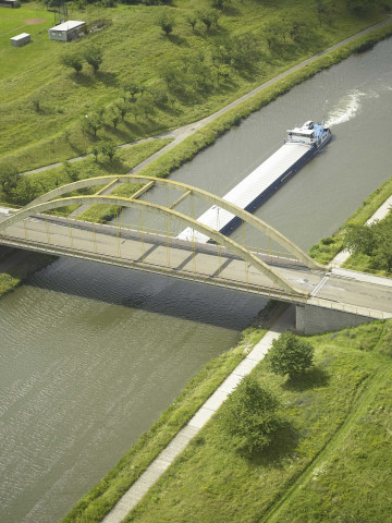 Braine-le-Comte (Ronquières) et Mons (Havré). Havré. Vues aériennes du canal du Centre.