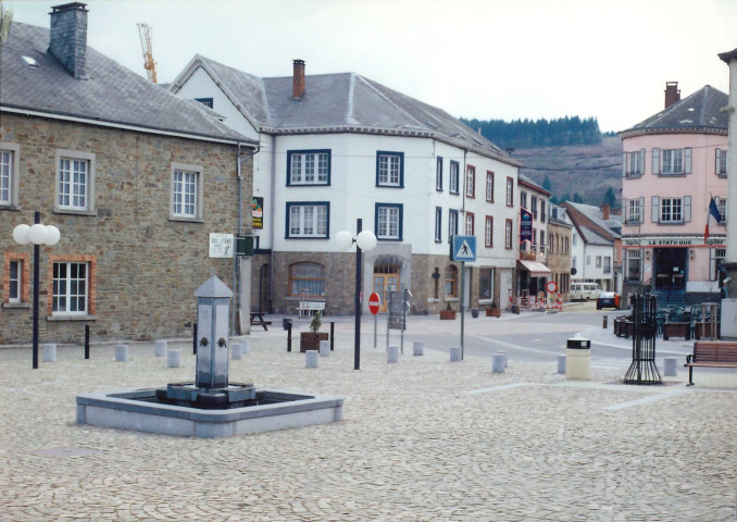 Houffalize. RN 826.Barrière de sécurité en bois.