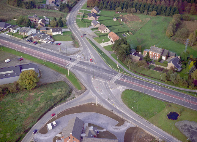 Neuville-en-Condroz. Carrefour des RN639 et RN677.