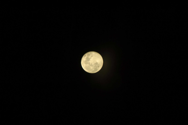 Vaux-sur-Sure. Photographies de la Lune.