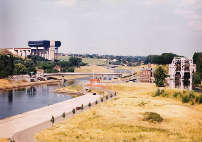 Le Roeulx. Thieu. Ancien ascenseur n°4. Place Hardart. Ascenseur de Stépy-Thieu.