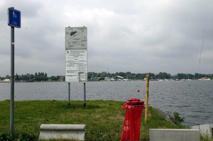 Antoing. Péronnes. Vues sur le passage du Ravel 1 du Grand Large.