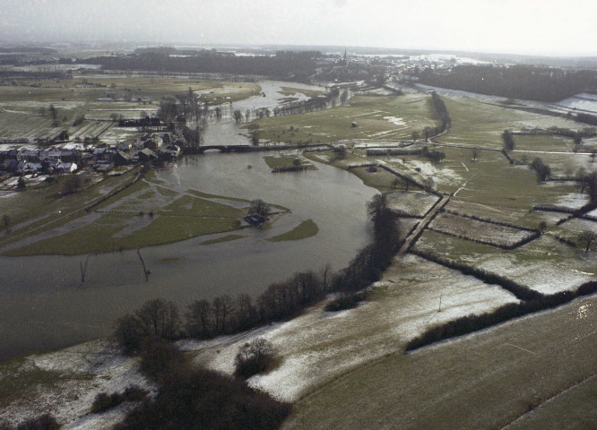 Florenville et Martué. La Semois en crue.