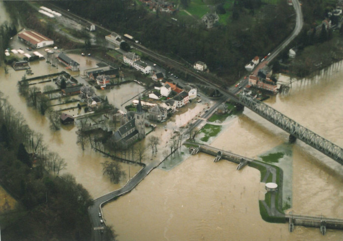 Ivoz-Ramet. Barrage sur la Meuse.