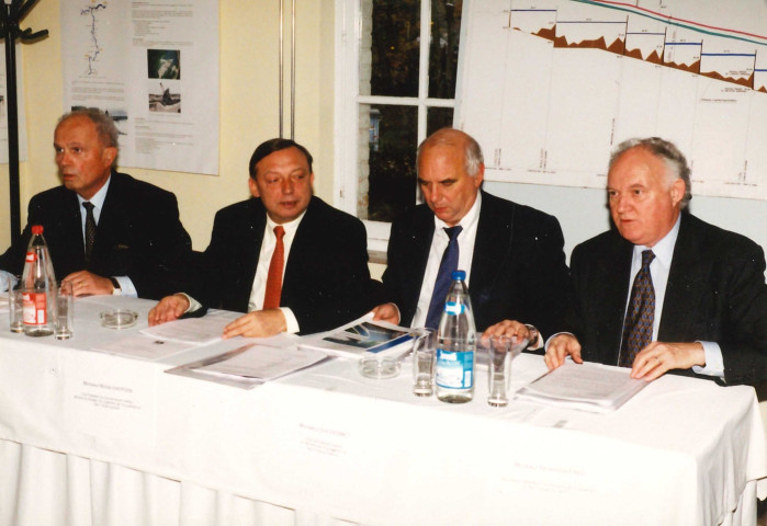 Hastière. Waulsort. Inauguration par M. le ministre Daerden, des deux derniers nouveaux barrages hydrauliques.