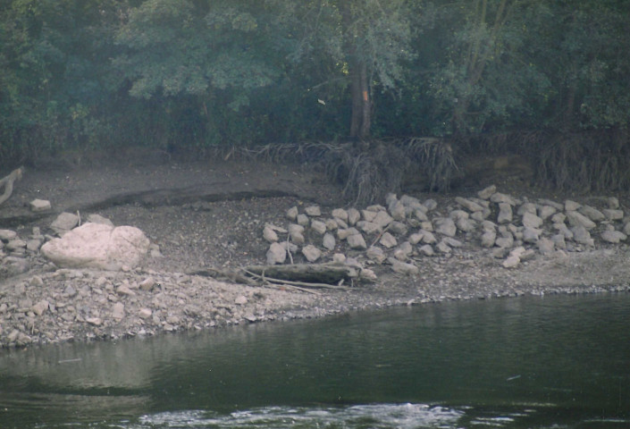Hastière. Hastière par-delà. Berge gauche de l'Ile de Farcy.