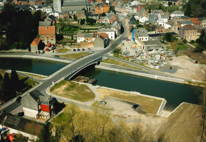 Merbes-le-Château. Haute Sambre. Nouveau pont-route sur la Sambre. L'après chantier.