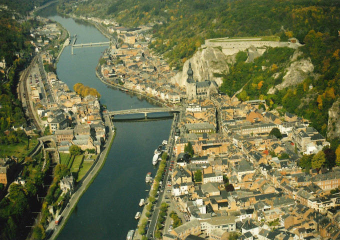 Dinant. Vue aérienne de la ville.