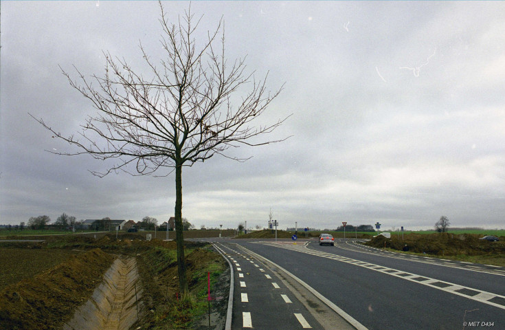 Waremme. Geer. RN 69-637. Giratoire. Installations lumineuses de jour et de nuit.