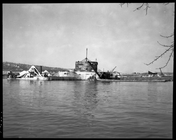 Neuville-sous-Huy. Construction du barrage sur la Meuse.