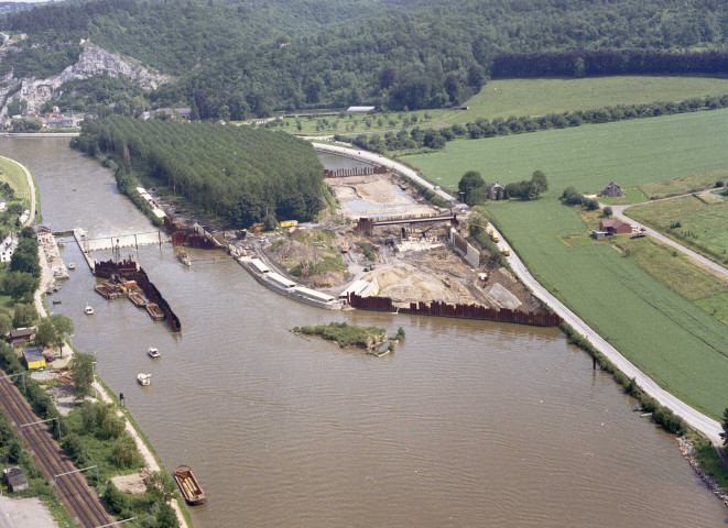 Houx. Barrage et Île.