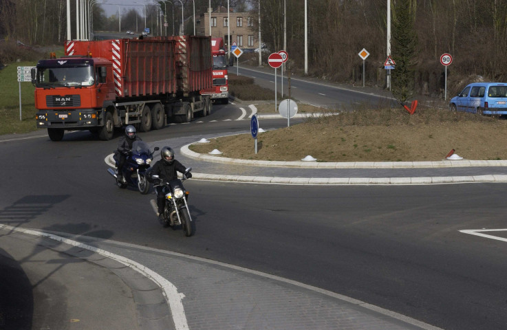 Namur. Malonne. RN 90. Aménagements de sécurisation pour véhicules à deux roues.