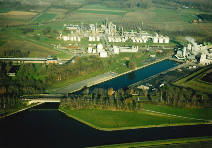 Saint-Ghislain. Hautrage. Darse sur le canal du Centre.