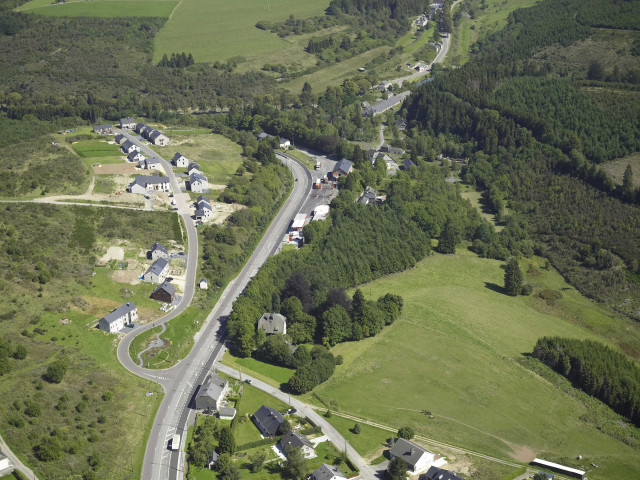 Martelange. RN4. Accès sud en venant d'Arlon.