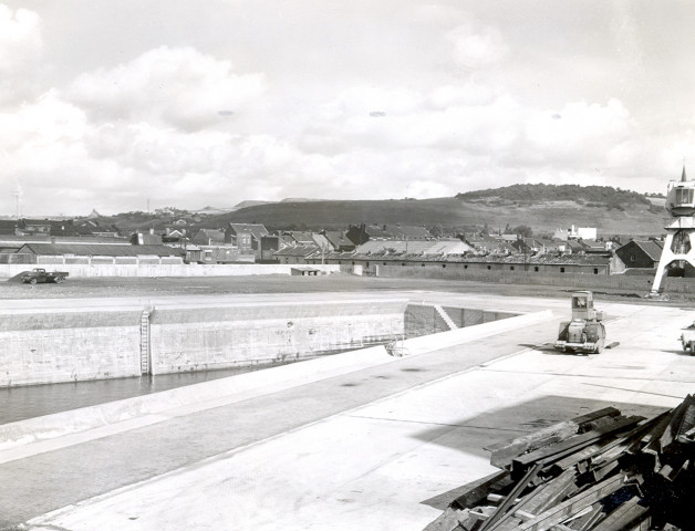 Vues du bassin et des travaux sur le quai Jules Destrée