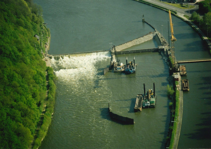 Hastière. Waulsort. Evolution des travaux du nouveau barrage-écluse.