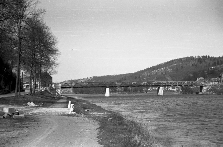 Yvoir. Nouveau pont sur la Meuse.