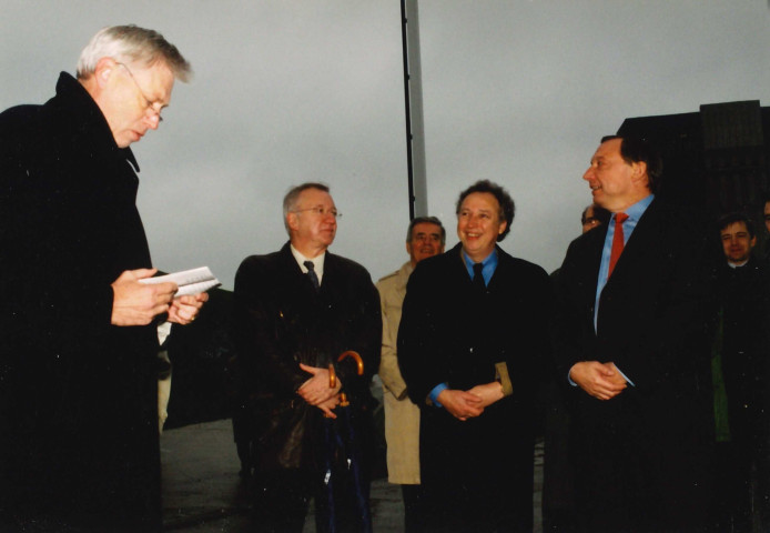 Le Roeulx. Ascenseurs de Strépy-Thieu. Première translation verticale d'un bateau de 1350 tonnes, en présence de M. le ministre Daerden.