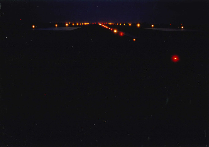 Grâce-Hollogne. Bierset. Photos de nuit de l'aéroport.