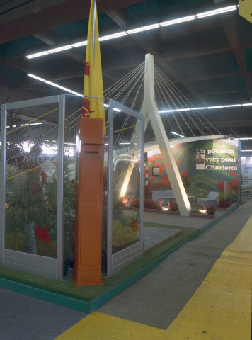 Charleroi. Stand du Ministère de l'Équipement et des Transports au Salon des Arts ménagers.