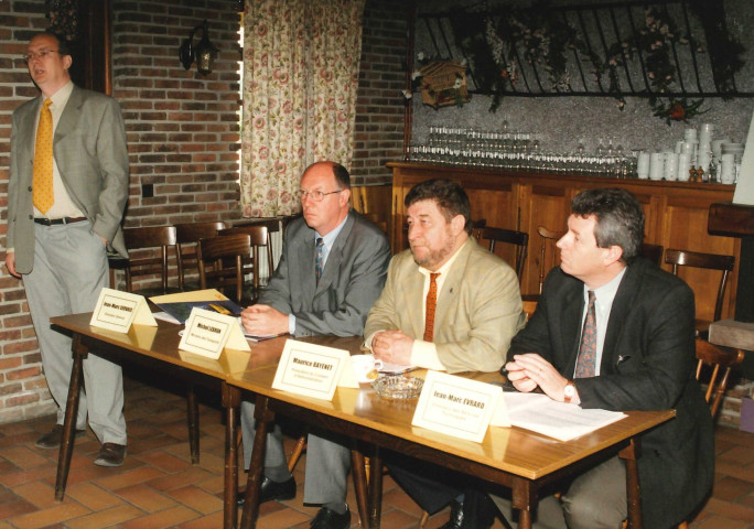 Couvin. Mariembourg. Visite par M. le Ministre Lebrun des divers aménagements au dépôt du TEC. Ligne 56.