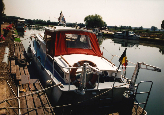 Péruwelz. Port de plaisance. Installations.