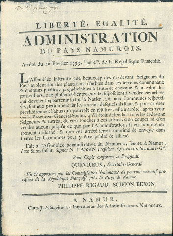 Annonce de l'assemblée administrative du Namurois sur l'interdiction pour les seigneurs locaux de couper et de vendre des arbres plantés sur des terrains communaux et le long de chemins publics. Signé N. Tassin président, Quevreux secrétaire-général.