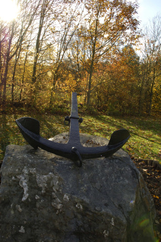 Hastière. Ecluse. Exposition sur les transports fluviaux. Inauguration d'une aire d'interprétation.