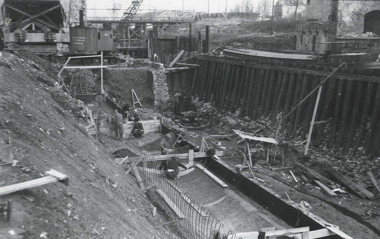 Construction murs des quais