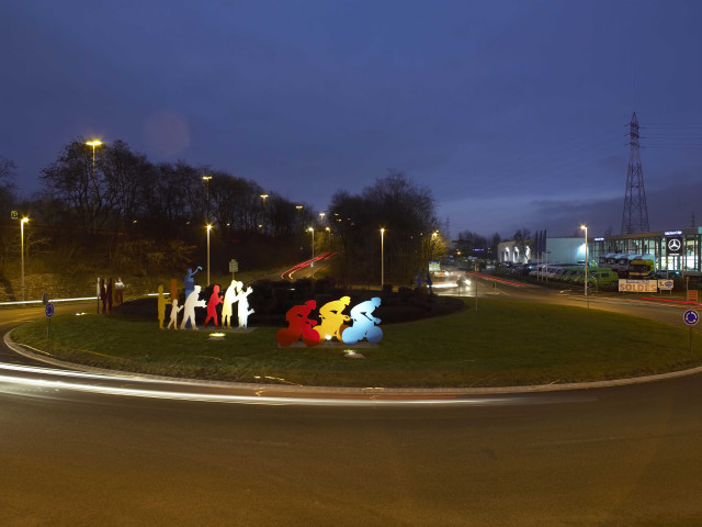 Ans. Alleur. Giratoire "Passage du tour de France". Vue de nuit.