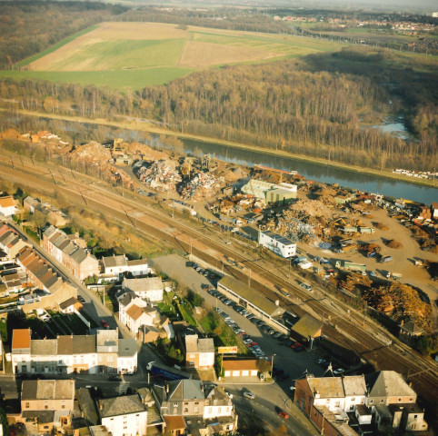 Courcelles. Canal Charleroi-Bruxelles. Zone portuaire.
