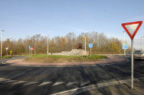 Saint-Georges-sur-Meuse. Œuvre d'art du carrefour "Plantations".