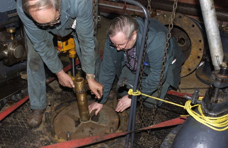 La Louvière. Strépy-Bracquegnies. Ascenseur n°3 du canal du centre. Salle des machines.