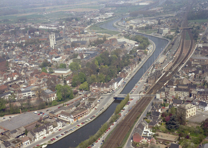 Halle. Canal Bruxelles-Charleroi.