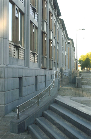Namur. CAMET. Divers aspects architecturaux des bâtiments. Intérieur et extérieur.