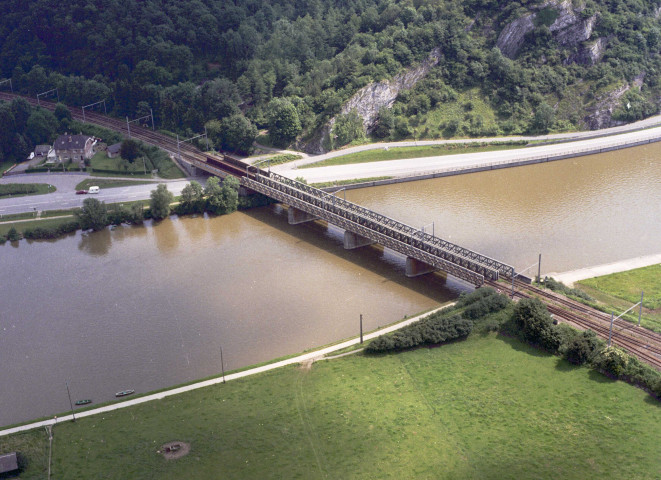 Anhée. Pont du chemin de fer.